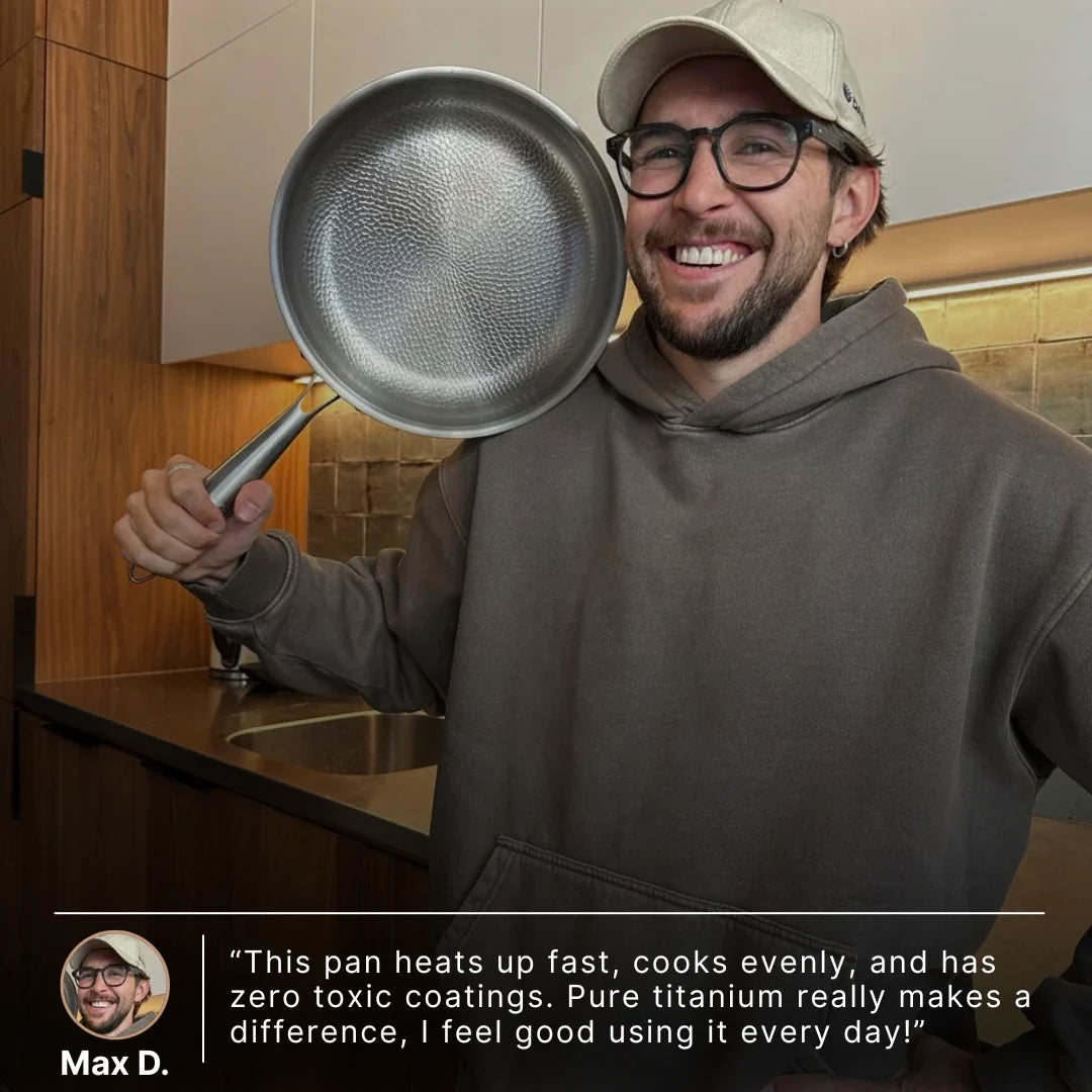 Max D. smiling with his Siraat Titanium Hammered Pan Pro Large: heats fast, zero toxic coatings