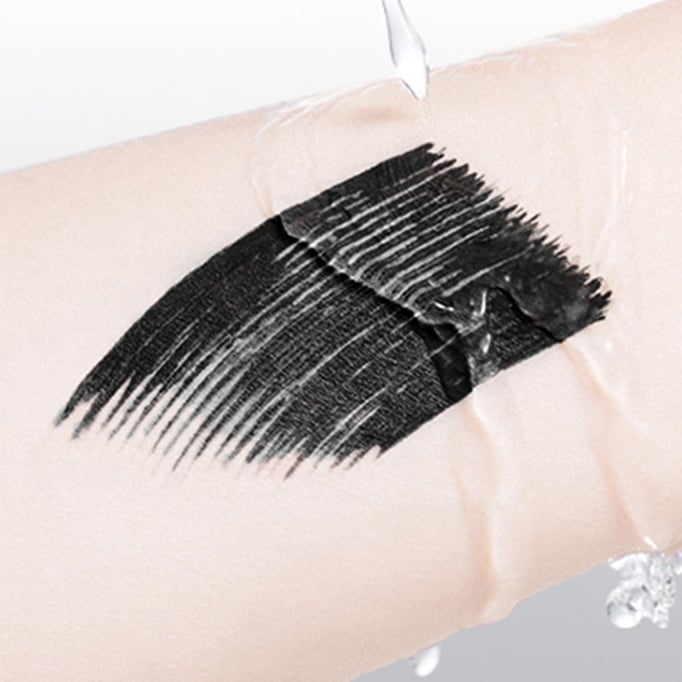 ✨ Mascara ✨ is long and curly without smudging